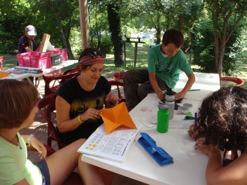 Village Camps International Summer Camp Ard&egrave;che, France 2019-07-26 https://www.villagecamps.com/journals_admin/images/19-6-Arts and Craft.jpg